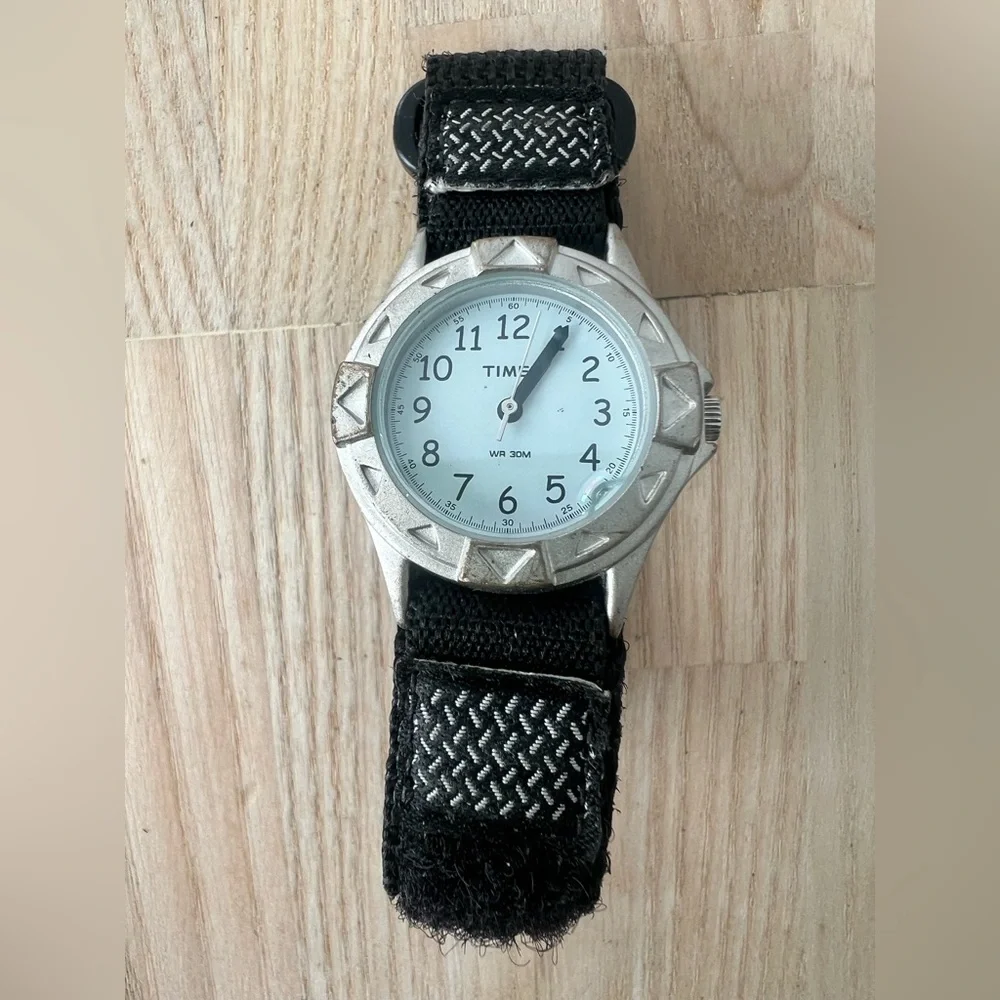 Timex kids silver tone nylon watch NEW BATTERY